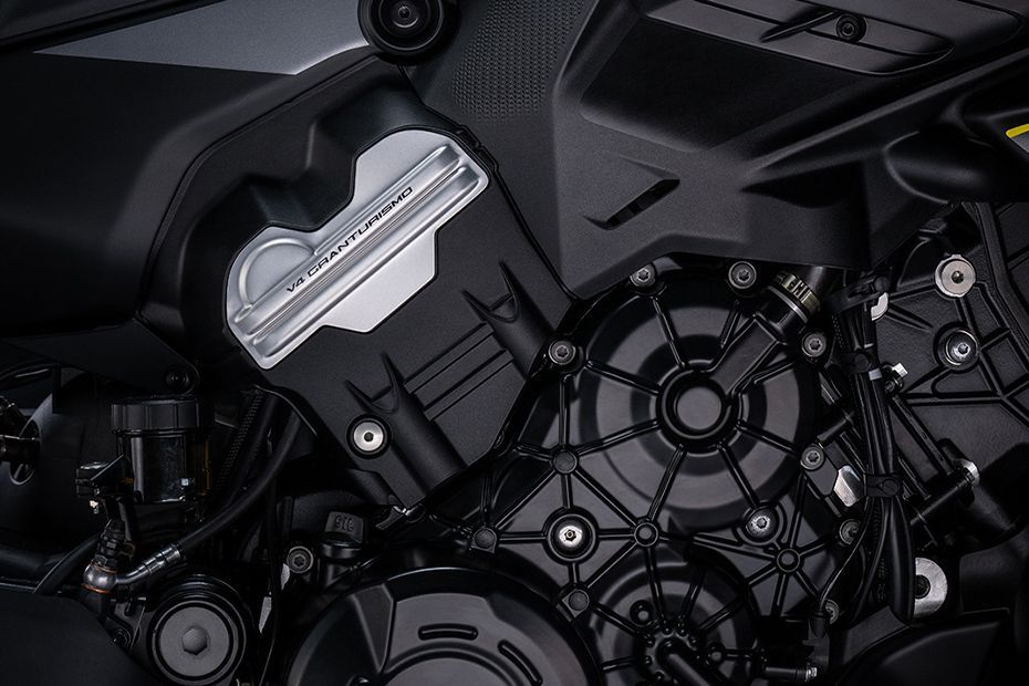 Engine (Right) of Diavel V4