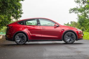 Side Profile View (Right) Image of Model Y