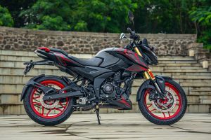 Side Profile View (Right) of Pulsar N160 S