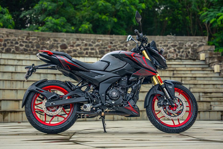 Side Profile View (Right) of Pulsar N160 S