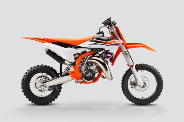 Side Profile View (Right) of 65 SX