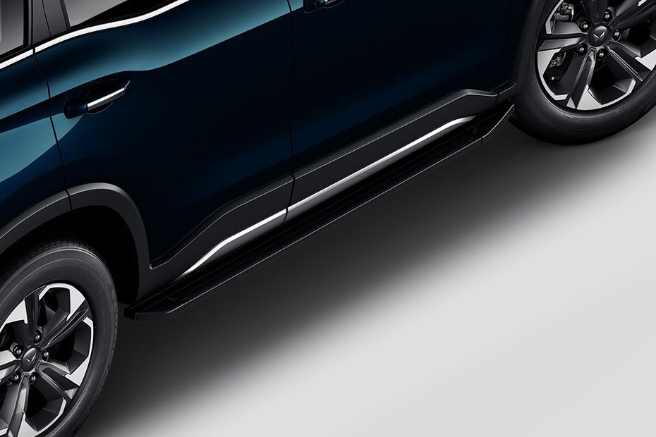 Side Skirt Image of Scorpio N