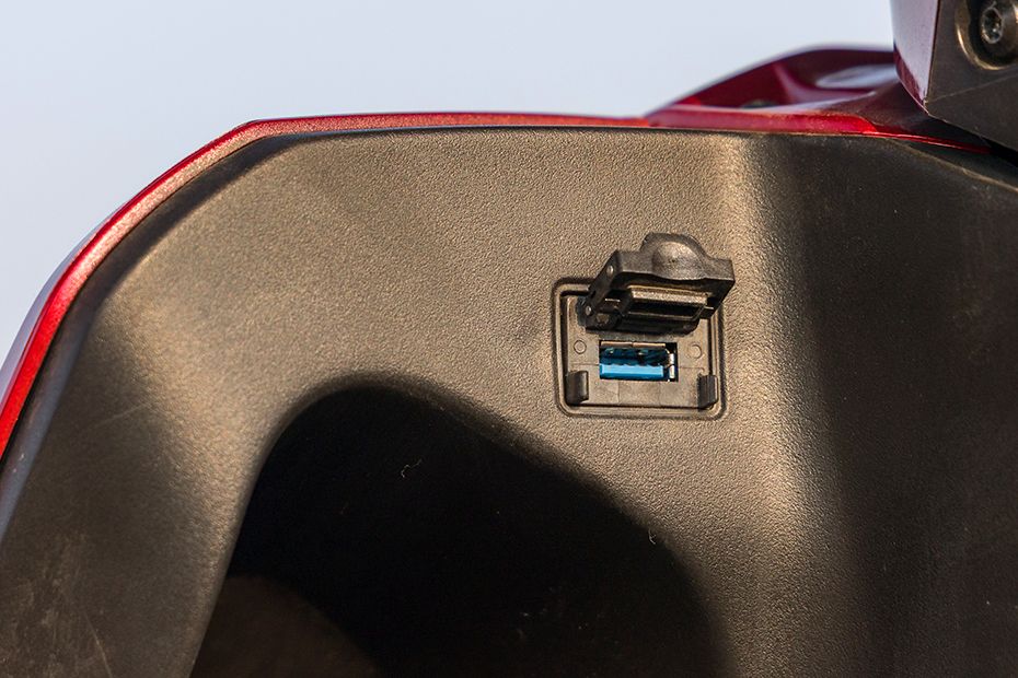 Charging ports of Destini 110