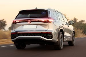 Driving: Rear Right Three Quarter View Image of Tayron R-Line