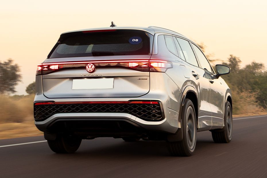 Driving: Rear Right Three Quarter View Image of Tayron R-Line