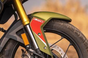 Front Mudguard & Suspension of Apache RTX 300