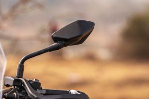 Front of Rear View Mirror of Model_