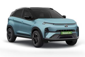 Front Right Quarter View Image of Nexon EV