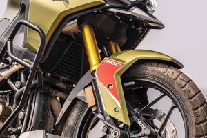 Front Suspension View of Apache RTX 300