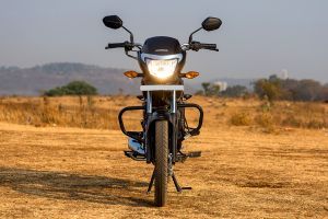 Front View of Shine 100 DX