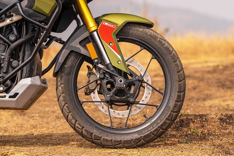 Front Wheel of Apache RTX 300