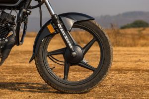Front Wheel of Shine 100 DX