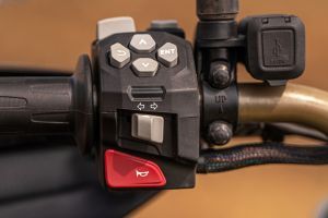 Indicator Controller of Apache RTX 300