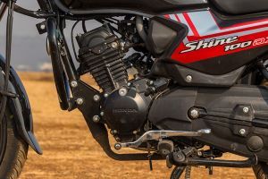 Left Side oF Engine of Shine 100 DX