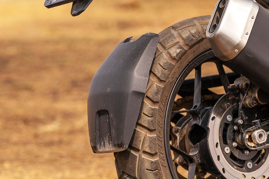 Rear Tyre Hugger of Apache RTX 300