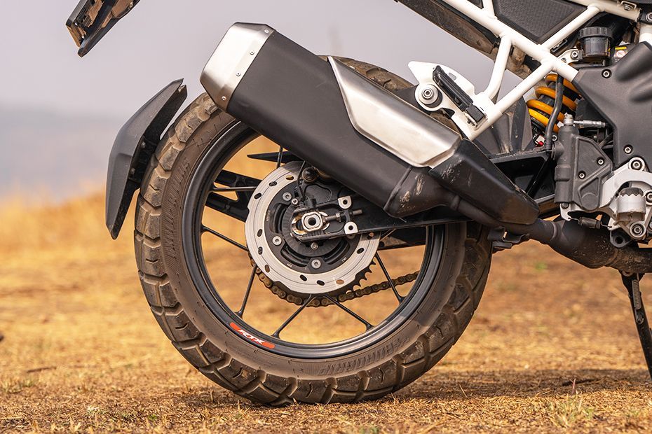 Rear Wheel of Apache RTX 300