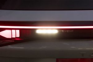 Reverse Lamp Image of Tayron R-Line