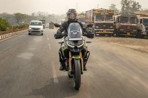 Riding: Front View of Apache RTX 300
