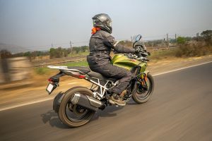 Riding: Rear Right 3/4 View of Apache RTX 300