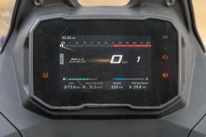 Tachometer of Apache RTX 300