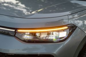 Turn Indicator Front Image of Tayron R-Line