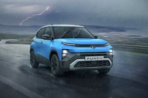 Wiper with full windshield Image of Punch