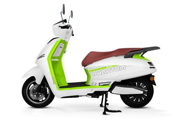 ADMS Phantom vs Harley-Davidson CVO Road Glide - Compare Prices, Specs ...