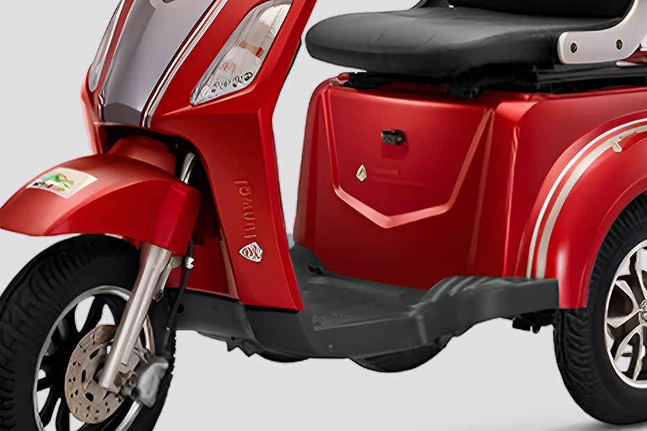 Foot Space View of Strom Advance 1
