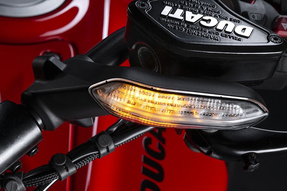 Front Indicator View of Diavel V4