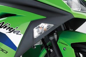 Front Indicator View of Ninja 300