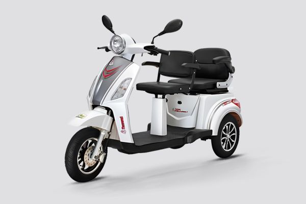 Front Left View of Strom Advance 2