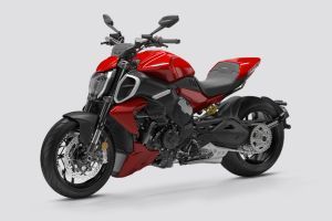 Front Left View of Diavel V4
