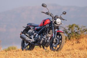 Front Right View of XSR 155