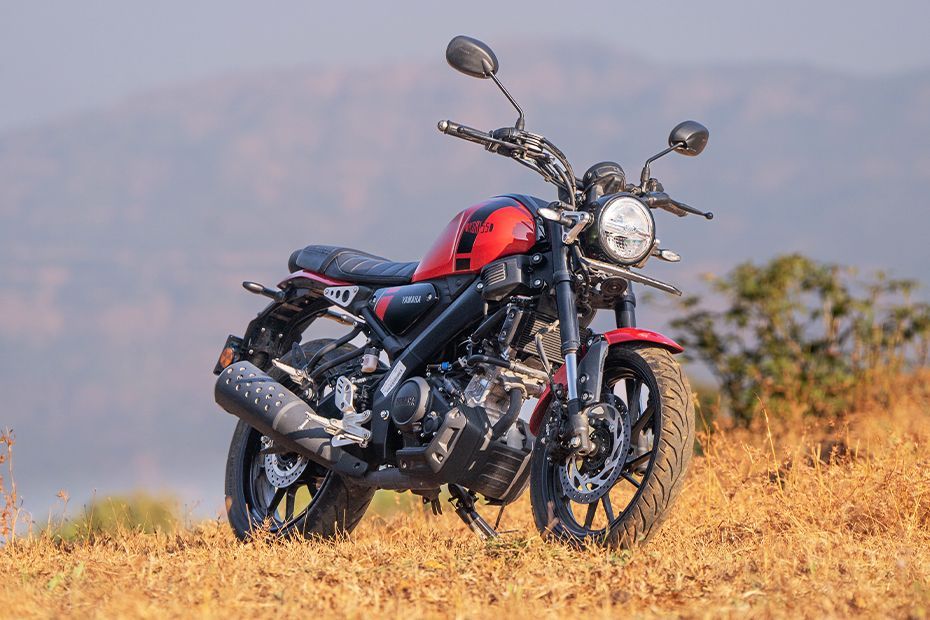 Front Right View of XSR 155