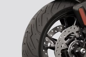Front Tyre View of C 400 GT