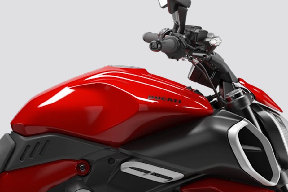 Fuel tank of Diavel V4