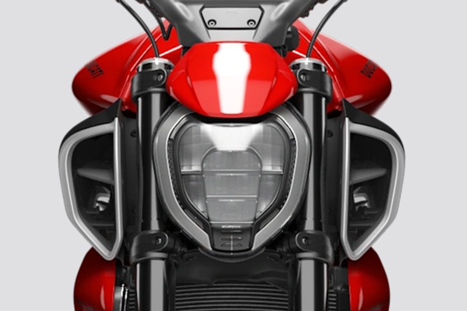 Head Light of Diavel V4