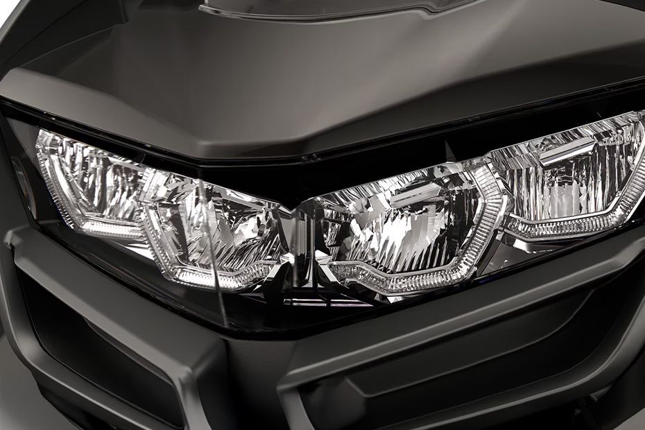 Head Light of C 400 GT