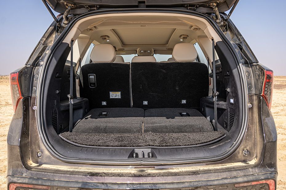 Mahindra XUV 7XO Images, XUV 7XO Interior & Exterior Photos, 360 View ...