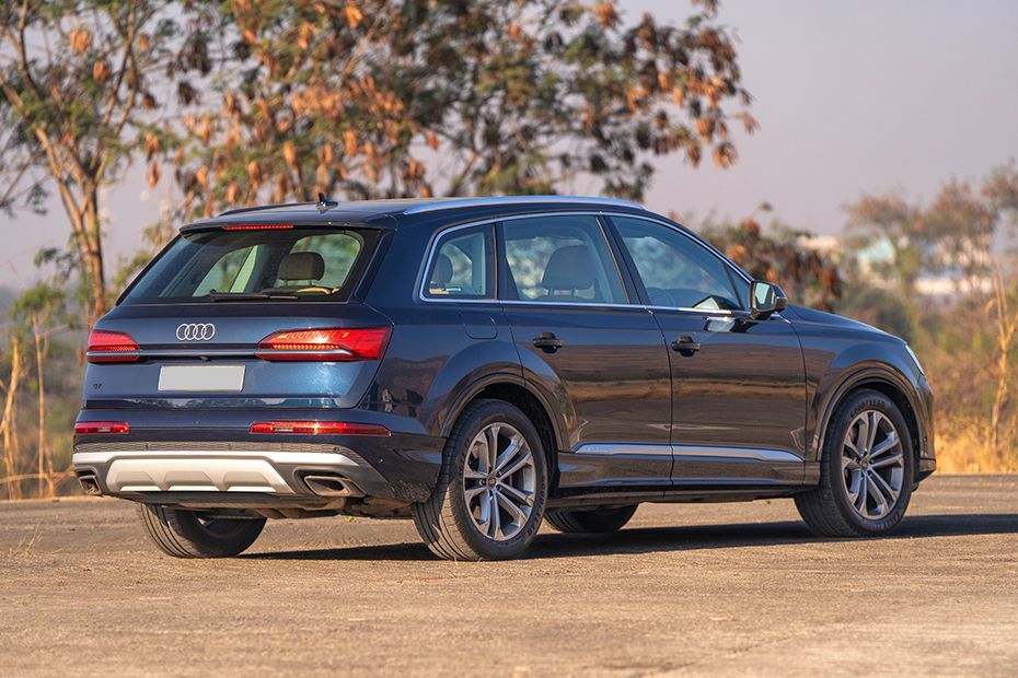 Rear 3/4 Right Image of Q7