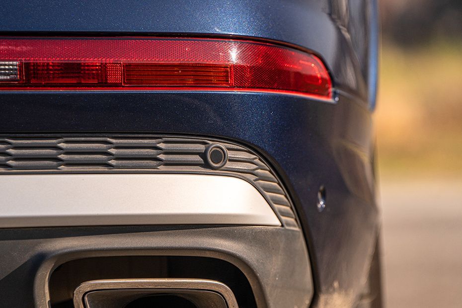 Rear Parking Sensors Top View Image of Q7