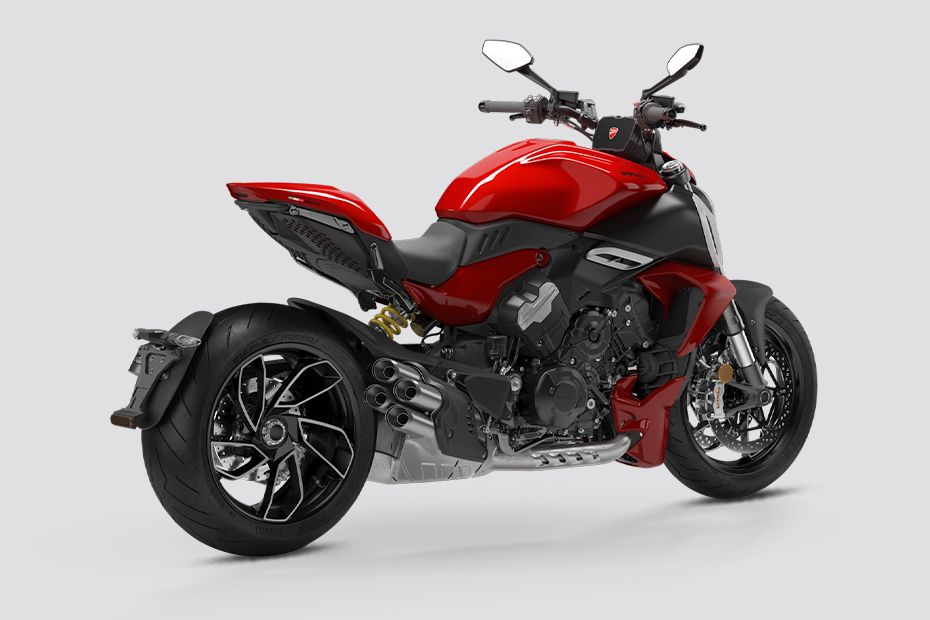 Rear Right View of Diavel V4
