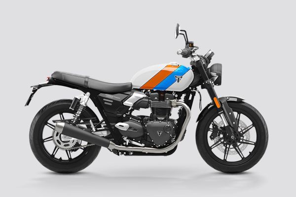 Right Side View of Speed Twin 900
