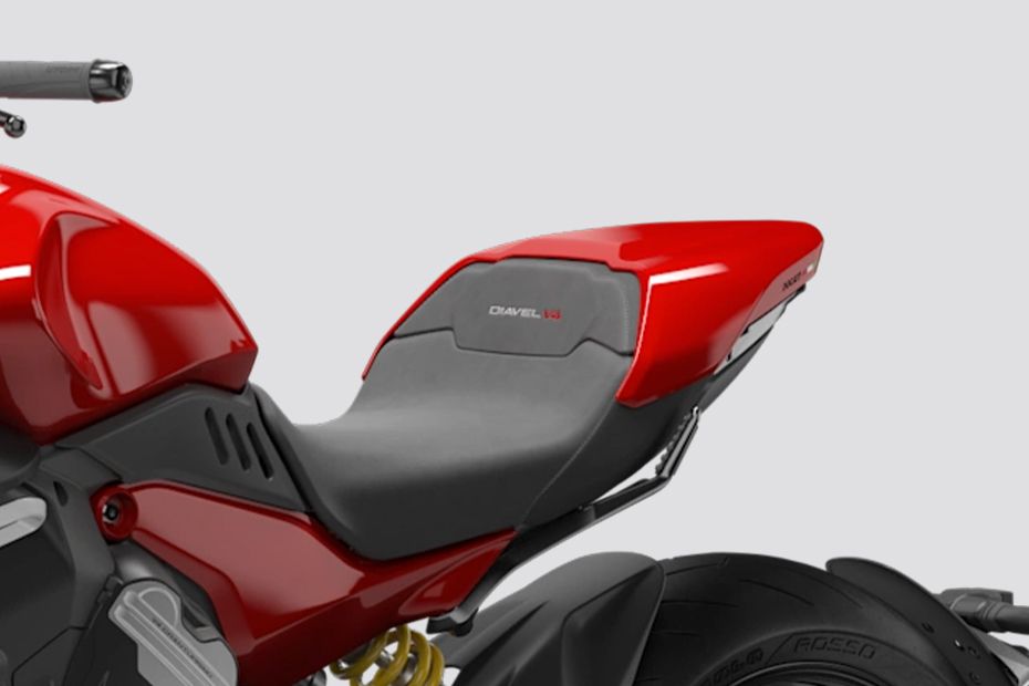Seat of Diavel V4
