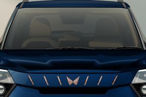 Wiper with full windshield Image of XUV 3XO EV