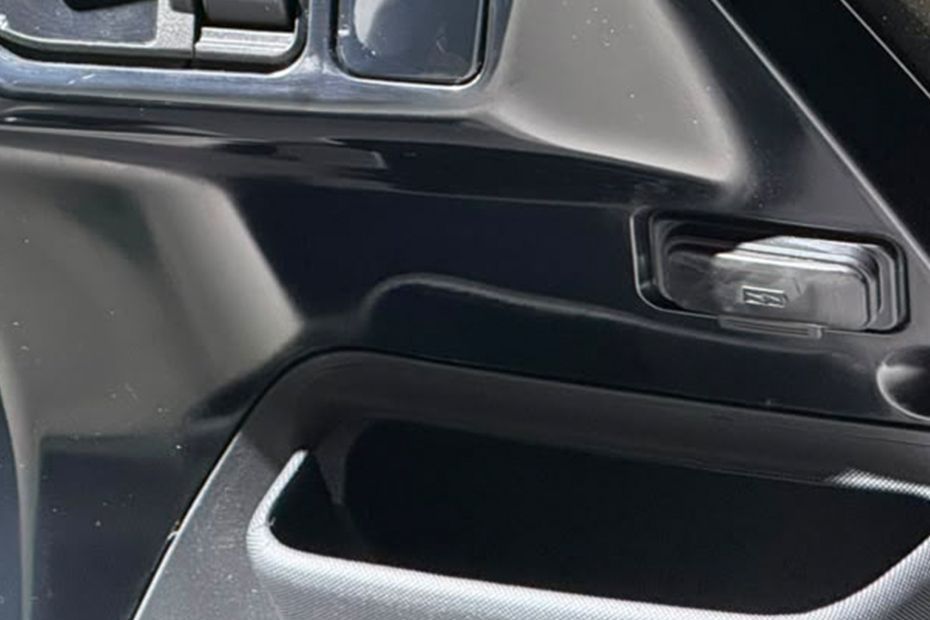 Charging ports of QC3