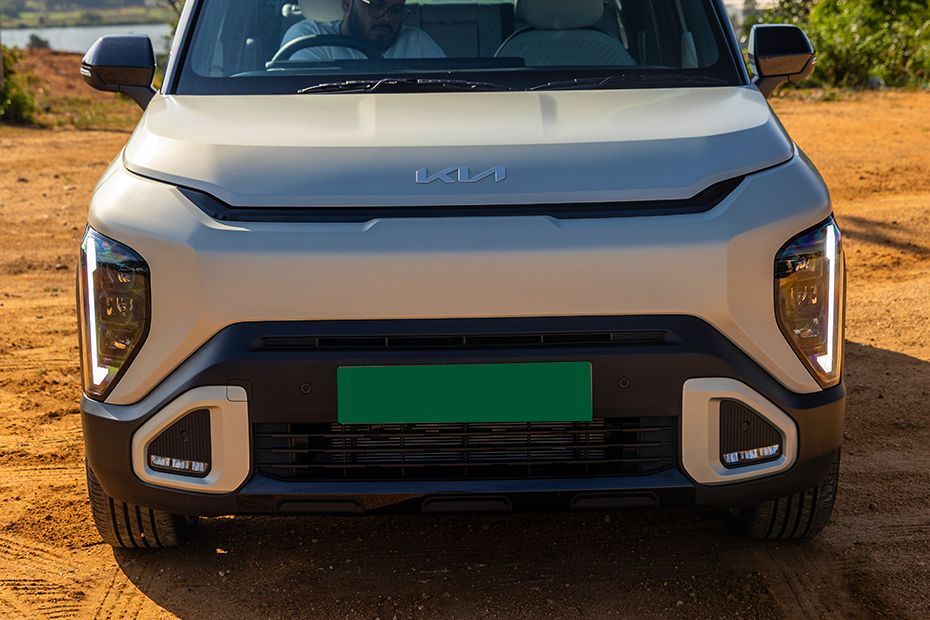 Daytime Running Lamps (DRL) Image of Syros EV