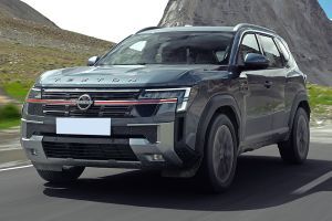 Driving: Front Left Quarter View Image of Tekton