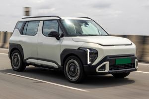 Driving: Front Right Quarter View Image of Syros EV
