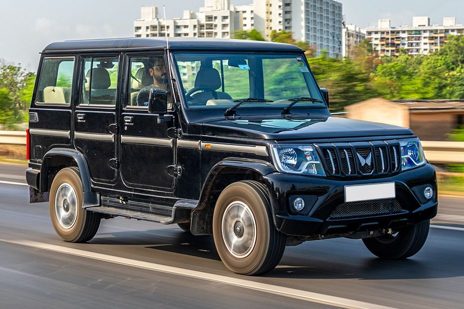 Driving: Front Right Quarter View Image of Bolero